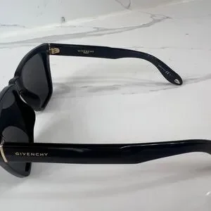 PRISTINE Givenchy Flat Top Sunglasses – RARE Givenchy | Accessories | Pristine Givenchy Flat Top  main image 2